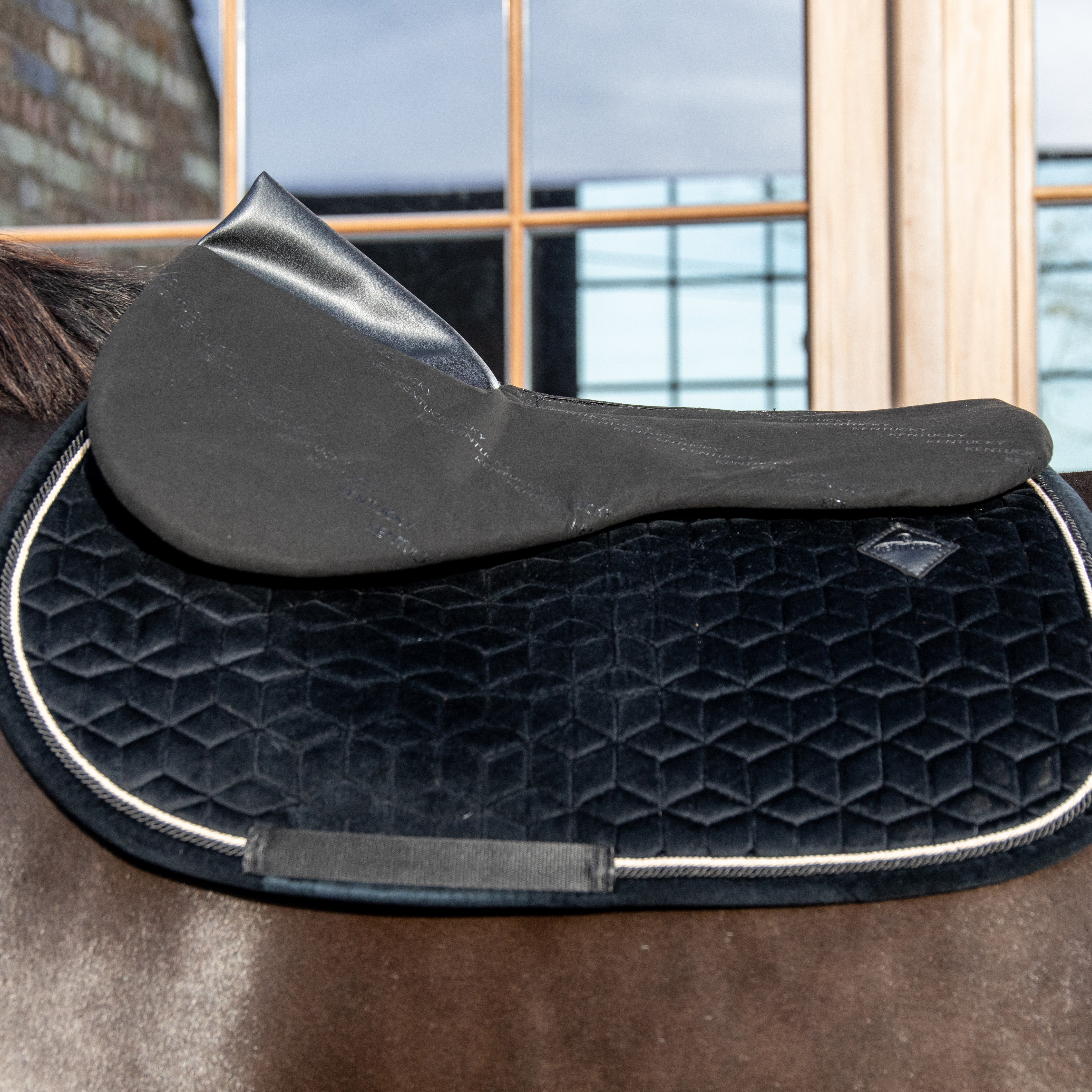 Sattelpad Impact Equalizer Antraciet