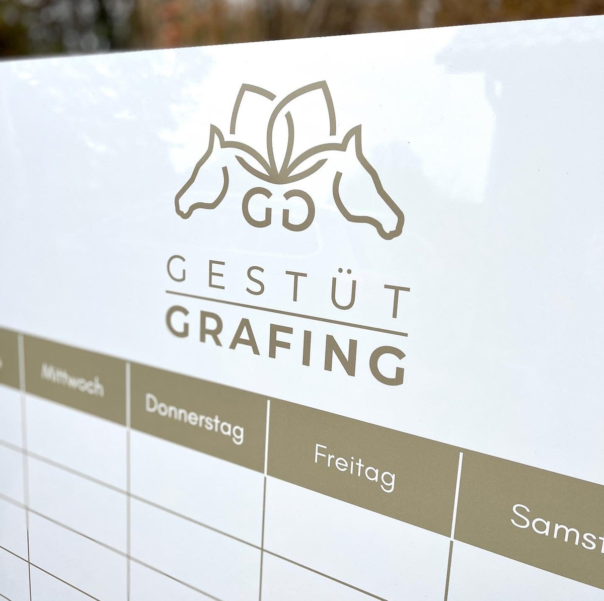 Personalisierte Stalltafel im Wunschdesign